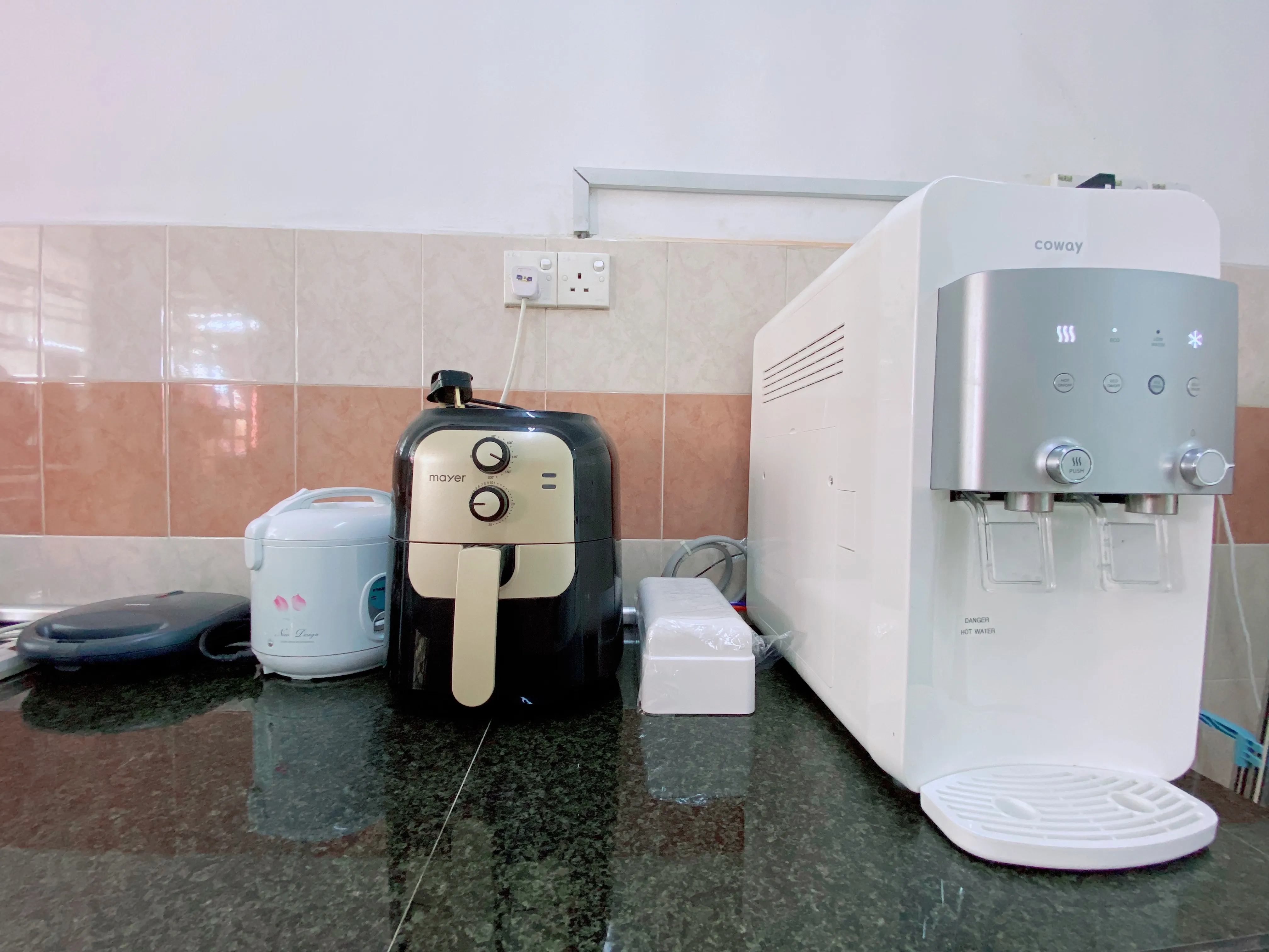Alatan dapur microwave