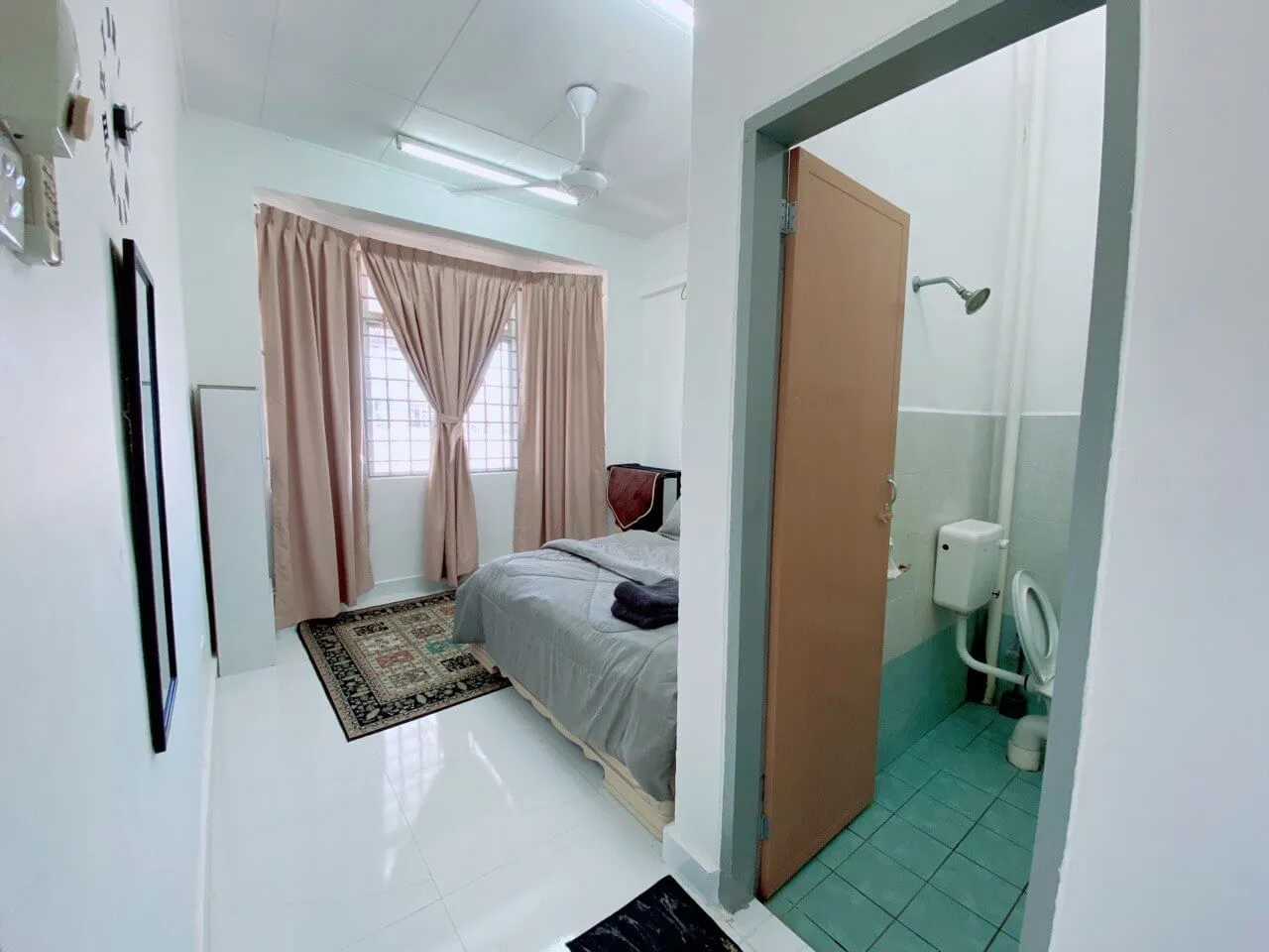 Master bedroom dengan tandas