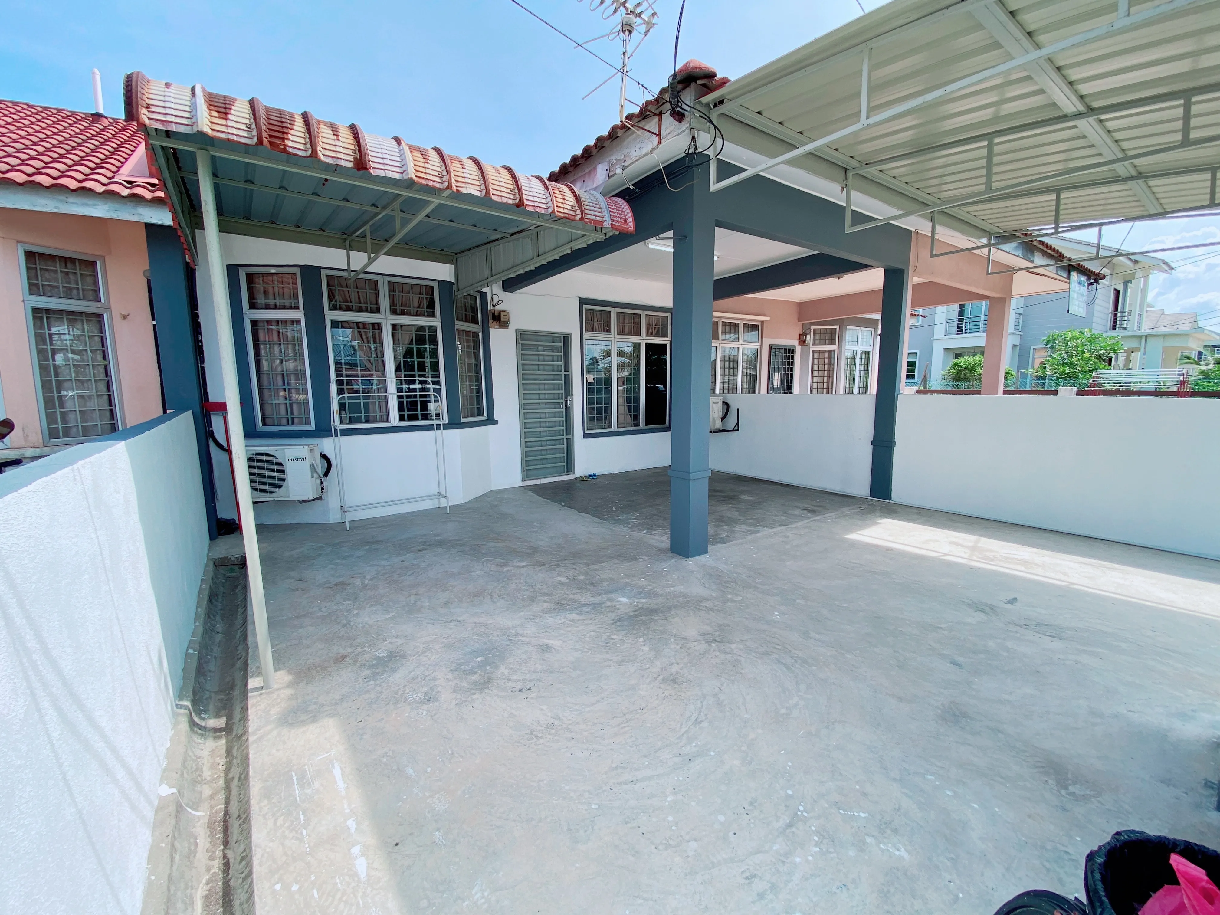 Parking homestay muat Vellfire