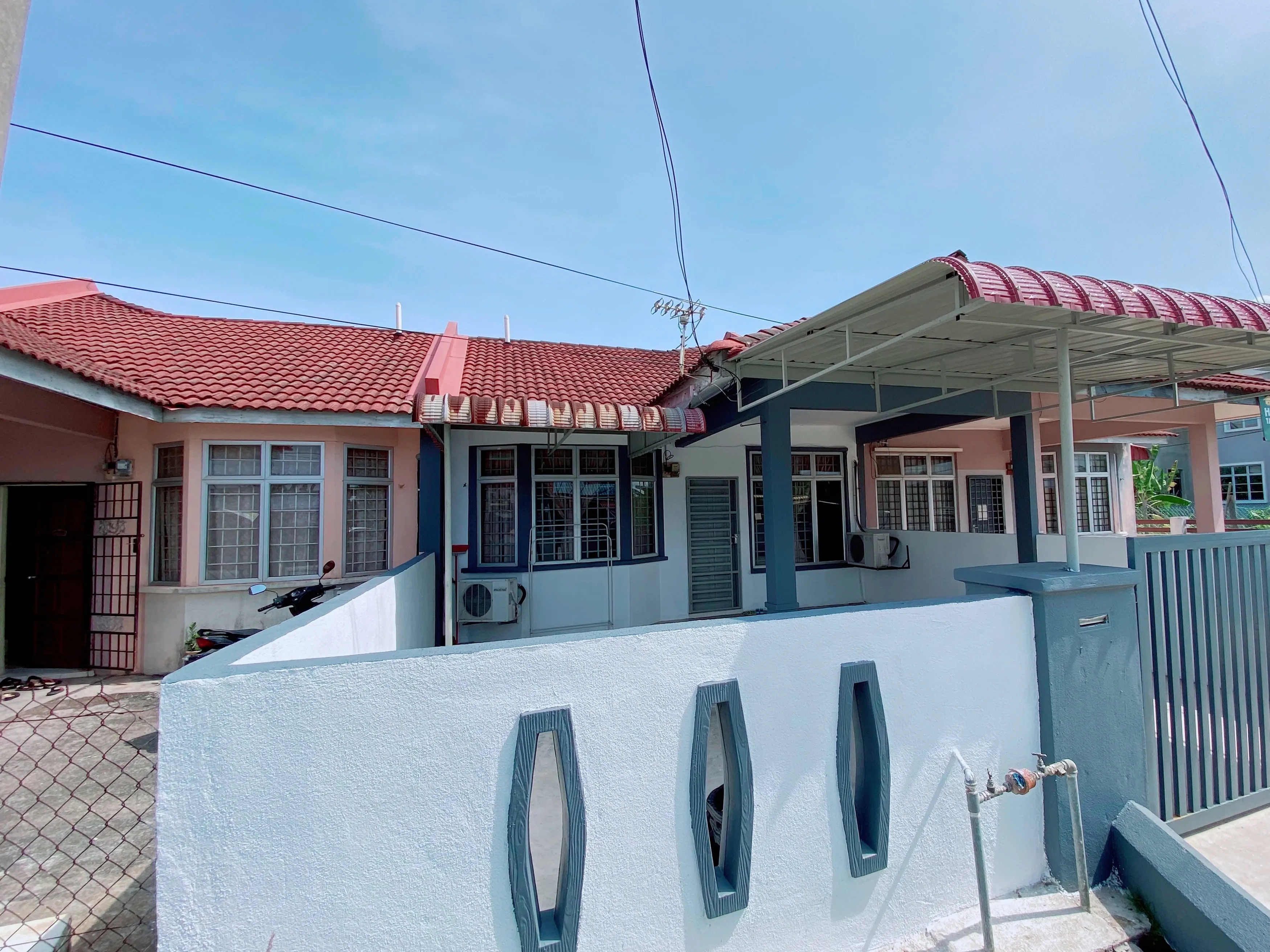 Parking luas homestay di Kuala Terengganu